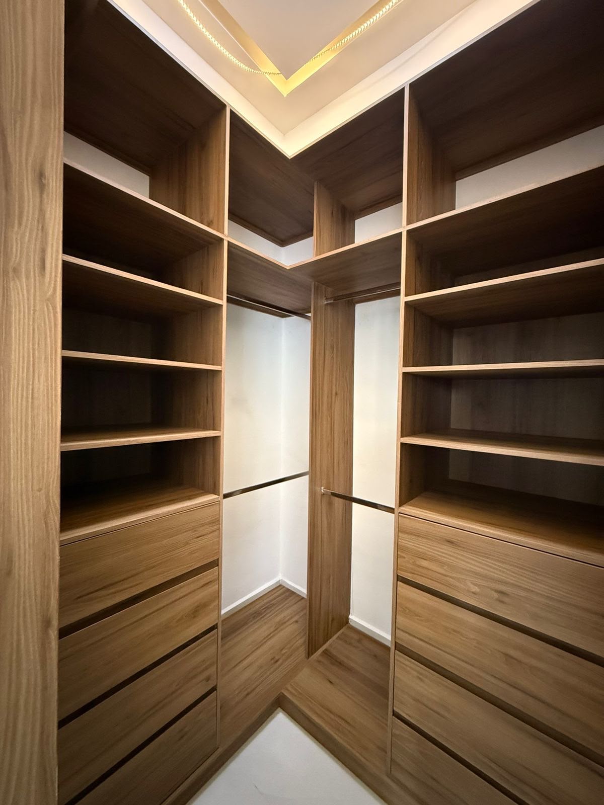 Closet 06